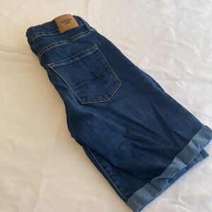 Denizen by Levi’s woman’s Bermuda shorts size 4.